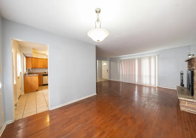 Photo 3 of Single family home for sale at 949 Braemar Rd, Flossmoor, IL 60422 | MLS# 12752653 | Listing updated on 2026-09-17