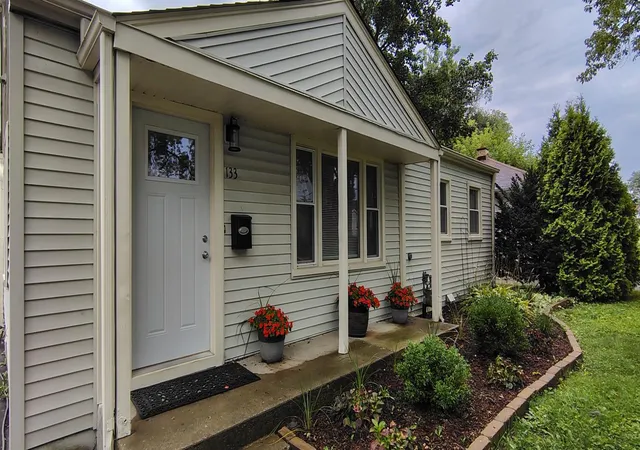 Photo 1 of Single family home for sale at 133 S Lincoln Ave, Mundelein, IL 60060 | MLS# 12752654 | Listing updated on 2026-09-12