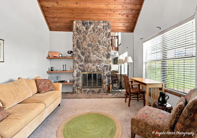 Listing Photo 4 - Condo for sale in building located at 742 Gln Wy, Gurnee, IL 60031 - Unit #742
