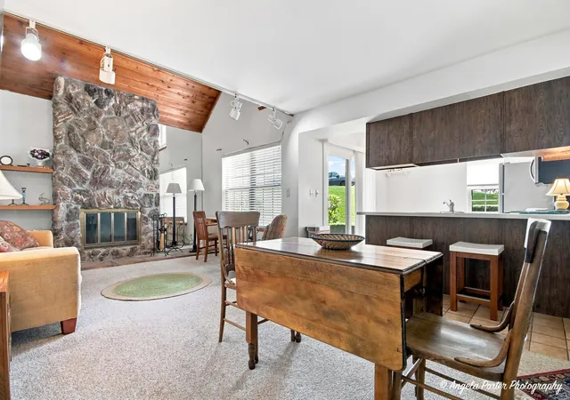 Listing Photo 5 - Condo for sale in building located at 742 Gln Wy, Gurnee, IL 60031 - Unit #742