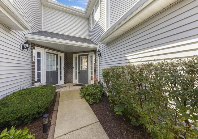 Photo 2 of Townhouse for sale at 1165 E Cambria Ln S, Lombard, IL 60148 | MLS# 12752682 | Listing updated on 2026-09-27