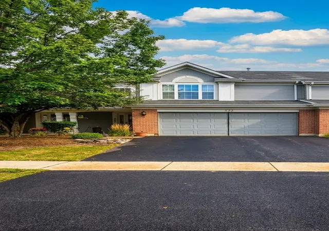 Photo 1 of Townhouse for sale at 522 Lancaster Dr, Pingree Grove, IL 60140 | MLS# 12752683 | Listing updated on 2026-09-14