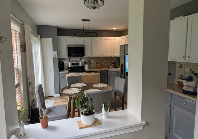 Photo 4 of Townhouse for sale at 522 Lancaster Dr, Pingree Grove, IL 60140 | MLS# 12752683 | Listing updated on 2026-09-14