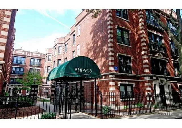 Condo for sale at 924 W Ainslie St #3N, Chicago, IL 60640 | MLS# 12752685
