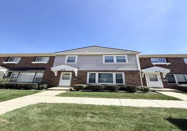Photo 2 of Townhouse for sale at 213 Frederick Pl, Wood Dale, IL 60191 | MLS# 12752686 | Listing updated on 2026-09-14