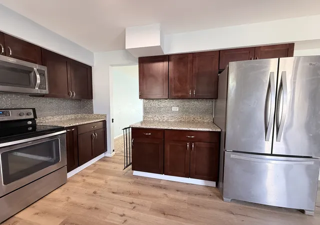 Photo 3 of Townhouse for sale at 213 Frederick Pl, Wood Dale, IL 60191 | MLS# 12752686 | Listing updated on 2026-09-14