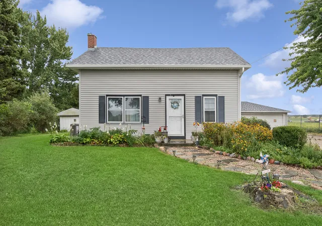 Single family home for sale at 950 US Hwy 52, Minooka, IL 60447 | MLS# 12752689