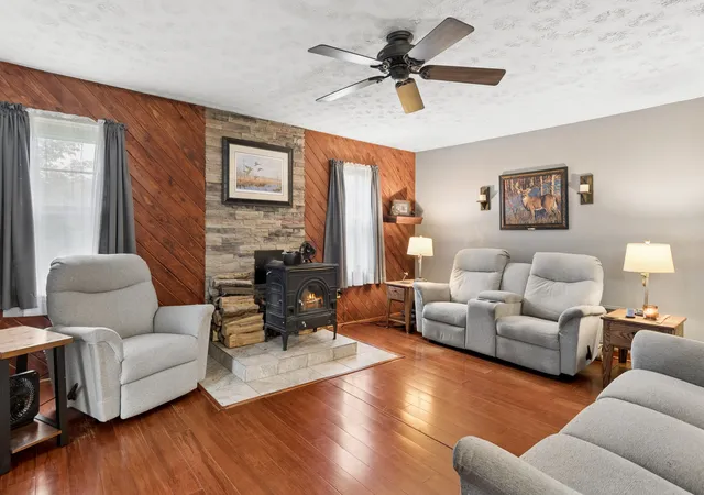 Photo 1 of Single family home for sale at 950 US Hwy 52, Minooka, IL 60447 | MLS# 12752689 | Listing updated on 2026-09-12