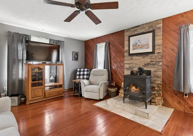Photo 2 of Single family home for sale at 950 US Hwy 52, Minooka, IL 60447 | MLS# 12752689 | Listing updated on 2026-09-12