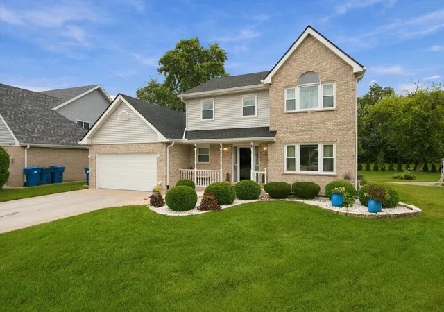 Photo 2 of Single family home for sale at 14101 E Laramie Ct, Crestwood, IL 60418 | MLS# 12752694 | Listing updated on 2026-09-25