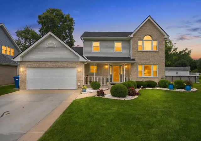 Photo 2 of Single family home for sale at 14101 E Laramie Ct, Crestwood, IL 60418 | MLS# 12752694 | Listing updated on 2026-09-14