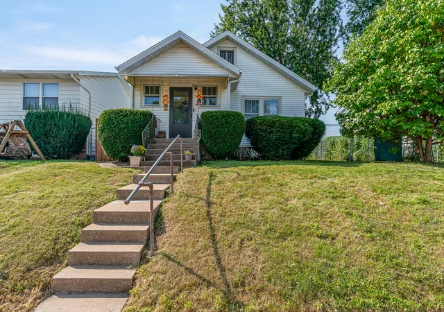 Photo 1 of Single family home for sale at 2125 Grove St, Davenport, IA 52804 | MLS# 12752695 | Listing updated on 2026-10-20