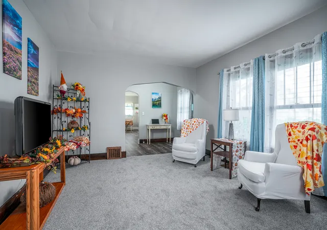 Photo 3 of Single family home for sale at 2125 Grove St, Davenport, IA 52804 | MLS# 12752695 | Listing updated on 2026-10-20