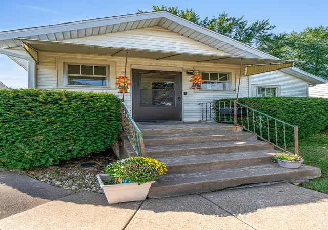 Single family home for sale at 2125 Grove St, Davenport, IA 52804 | MLS# 12752695