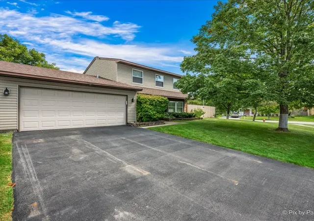 Photo 1 of Single family home for sale at 930 Pioneer Ct, Roselle, IL 60172 | MLS# 12752710 | Listing updated on 2026-09-12