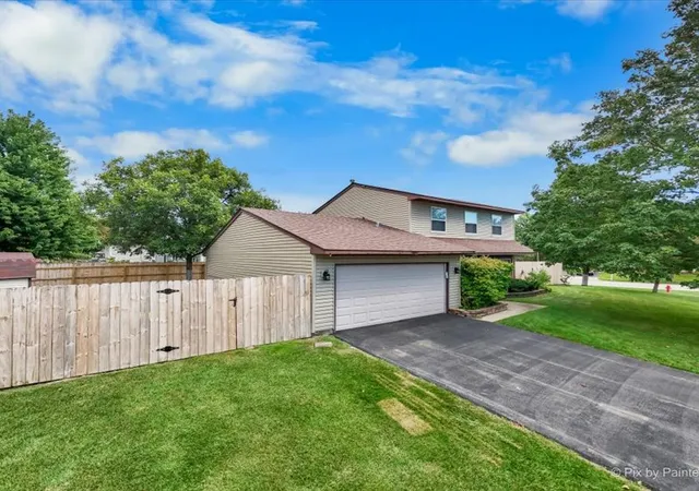 Photo 3 of Single family home for sale at 930 Pioneer Ct, Roselle, IL 60172 | MLS# 12752710 | Listing updated on 2026-09-12