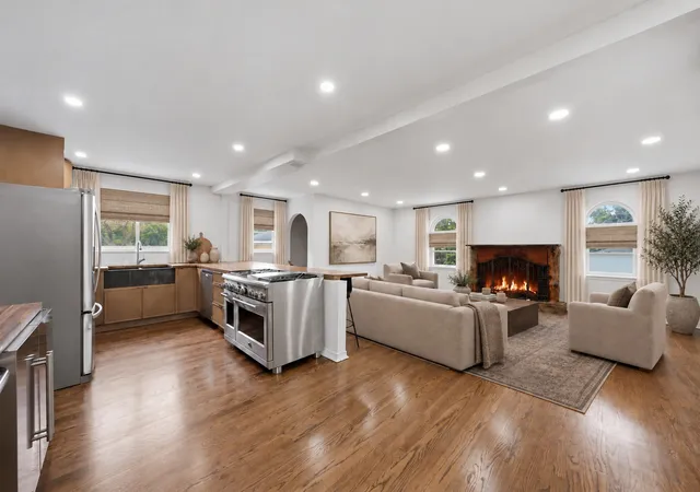 Photo 4 of Single family home for sale at 10211 5th Ave Cut Off, Countryside, IL 60525 | MLS# 12752723 | Listing updated on 2026-09-23