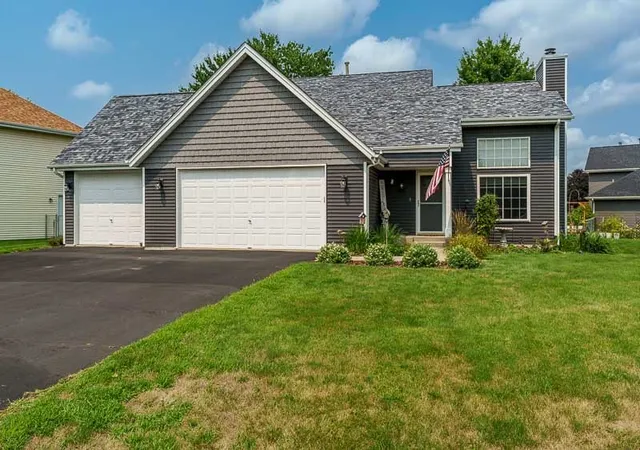 Photo 1 of Single family home for sale at 4996 Zenith Pkwy, Machesney Park, IL 61115 | MLS# 12752738 | Listing updated on 2026-09-23