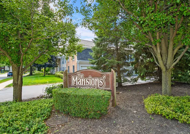 Photo 3 of Condo for sale at 1105 Spring Garden Cir #5, Naperville, IL 60563 | MLS# 12752744 | Listing updated on 2026-09-22