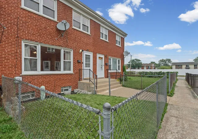 Photo 2 of Townhouse for sale at 9543 Sumac Rd #G, Des Plaines, IL 60016 | MLS# 12752757 | Listing updated on 2026-09-23