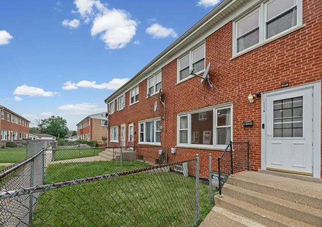 Photo 3 of Townhouse for sale at 9543 Sumac Rd #G, Des Plaines, IL 60016 | MLS# 12752757 | Listing updated on 2026-09-23