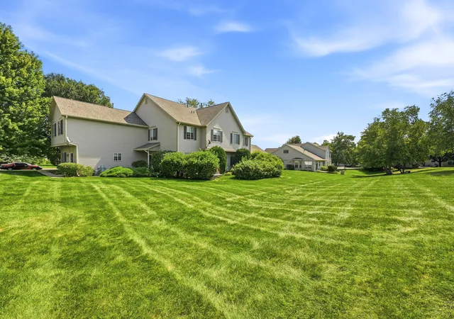 Photo 2 of Townhouse for sale at 2051 Village View Dr, Yorkville, IL 60560 | MLS# 12752759 | Listing updated on 2026-09-13