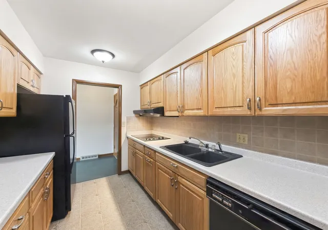 Photo 4 of Single family home for sale at 2136 Highland Dr, Sycamore, IL 60178 | MLS# 12752761 | Listing updated on 2026-09-12