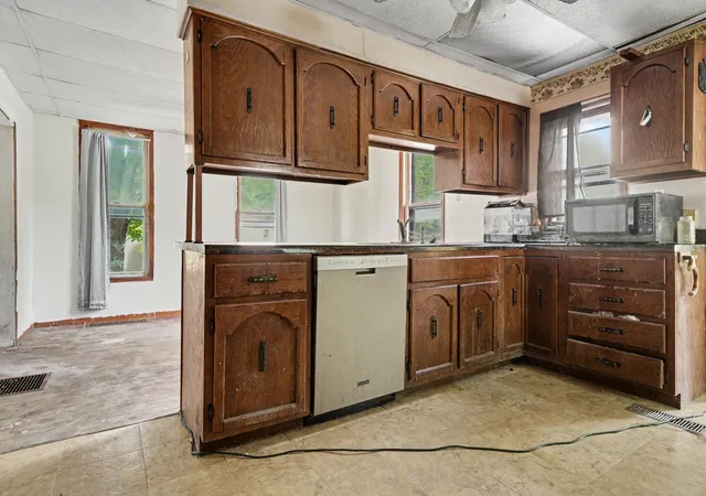 Photo 4 of Single family home for sale at 212 W Maple St, Fairbury, IL 61739 | MLS# 12752765 | Listing updated on 2026-09-13