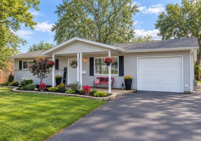 Photo 2 of Single family home for sale at 10227 Hilltop Dr, Orland Park, IL 60462 | MLS# 12752767 | Listing updated on 2026-09-14