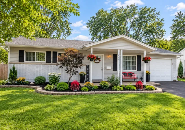 Photo 3 of Single family home for sale at 10227 Hilltop Dr, Orland Park, IL 60462 | MLS# 12752767 | Listing updated on 2026-09-14