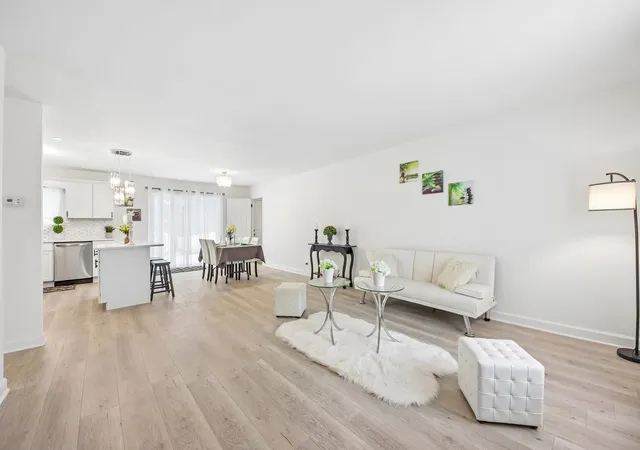 Photo 4 of Single family home for sale at 10227 Hilltop Dr, Orland Park, IL 60462 | MLS# 12752767 | Listing updated on 2026-09-14