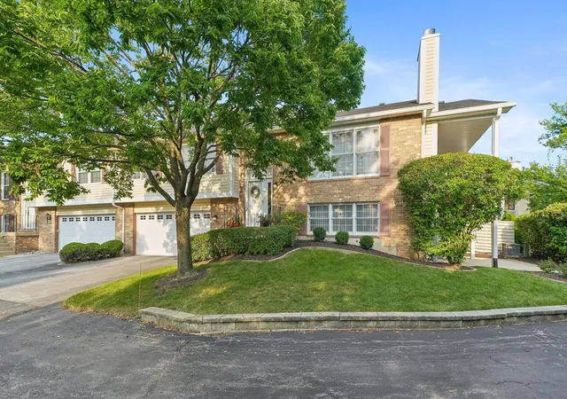 Photo 2 of Townhouse for sale at 9957 N Cambridge Dr #D, Mokena, IL 60448 | MLS# 12752769 | Listing updated on 2026-09-12