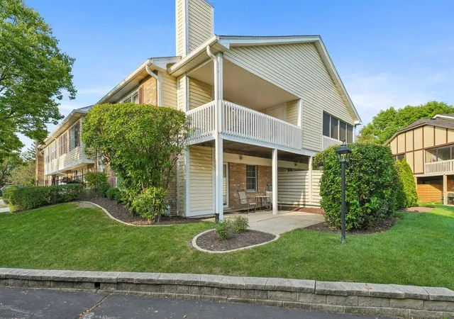Photo 2 of Townhouse for sale at 9957 N Cambridge Dr #D, Mokena, IL 60448 | MLS# 12752769 | Listing updated on 2026-09-12