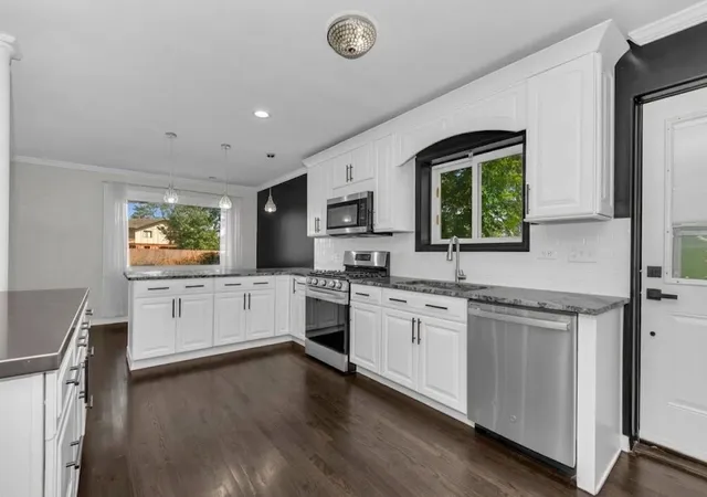 Photo 3 of House for sale at 19232 Kedzie Ave, Flossmoor, IL 60422 | MLS# 12752770 | Listing updated on 2026-09-13