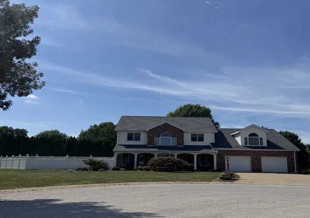 Photo 1 of Single family home for sale at 1404 Silverthorne Dr, Quincy, IL 62305 | MLS# 12752773 | Listing updated on 2026-09-25