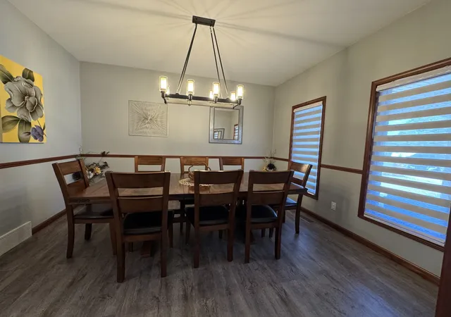 Photo 3 of Single family home for sale at 1404 Silverthorne Dr, Quincy, IL 62305 | MLS# 12752773 | Listing updated on 2026-09-25