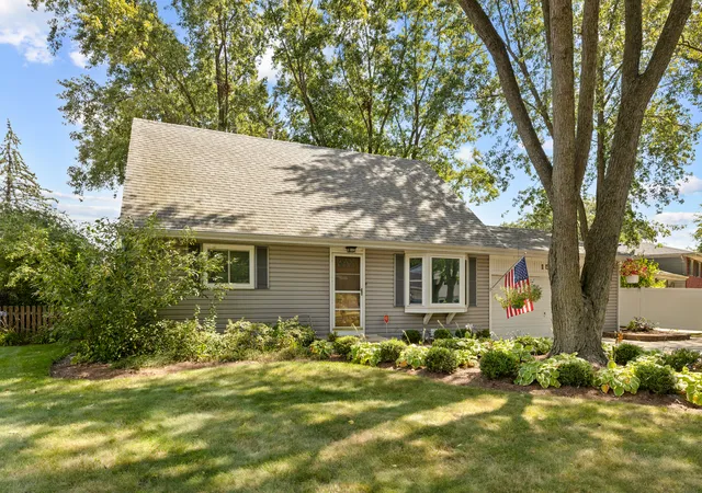 Photo 1 of Single family home for sale at 1552 Jobe Ave, St. Charles, IL 60174 | MLS# 12752774 | Listing updated on 2026-09-13