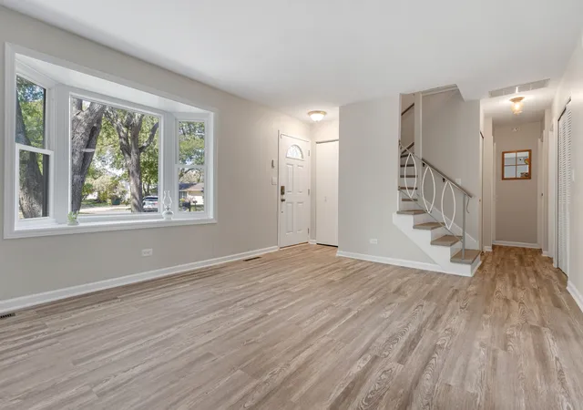 Photo 3 of Single family home for sale at 1552 Jobe Ave, St. Charles, IL 60174 | MLS# 12752774 | Listing updated on 2026-09-13