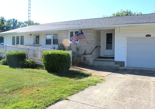 Photo 2 of Single family home for sale at 509 High St, Alma, IL 62807 | MLS# 12752775 | Listing updated on 2026-09-13