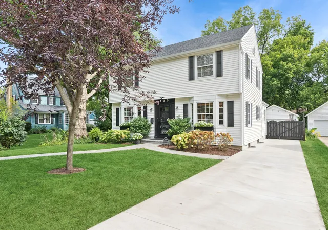Photo 1 of Single family home for sale at 130 Ingleside Ave, Aurora, IL 60506 | MLS# 12752776 | Listing updated on 2026-09-20