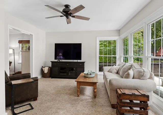 Photo 4 of Single family home for sale at 130 Ingleside Ave, Aurora, IL 60506 | MLS# 12752776 | Listing updated on 2026-09-15