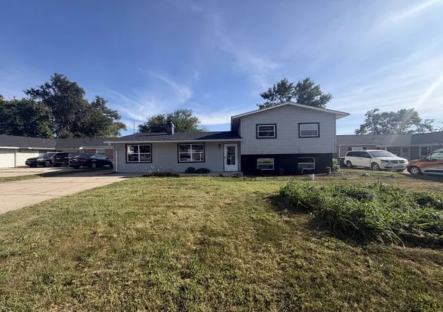 Photo 1 of Single family home for sale at 547 Redwood Rd, Bolingbrook, IL 60440 | MLS# 12752783 | Listing updated on 2026-10-04