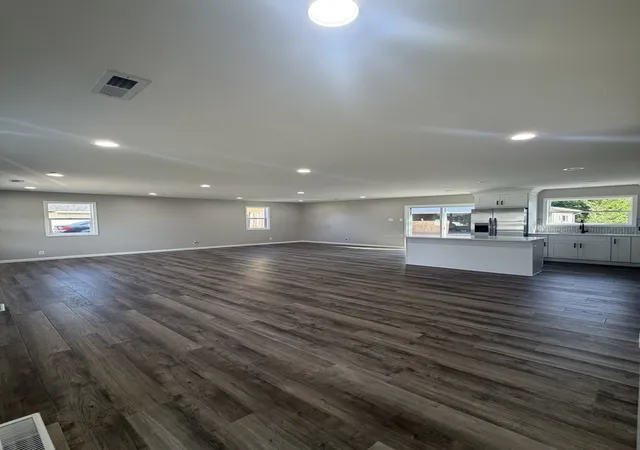 Photo 2 of Single family home for sale at 547 Redwood Rd, Bolingbrook, IL 60440 | MLS# 12752783 | Listing updated on 2026-10-04