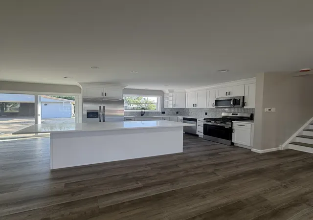 Photo 3 of Single family home for sale at 547 Redwood Rd, Bolingbrook, IL 60440 | MLS# 12752783 | Listing updated on 2026-10-04
