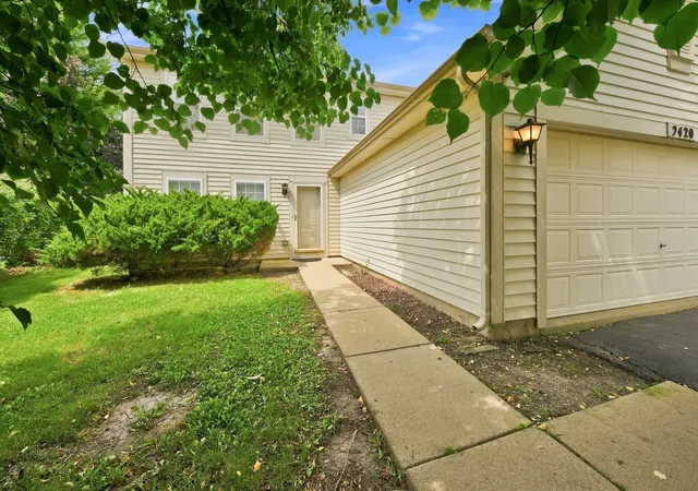 Photo 3 of Single family home for sale at 2420 Sisters Ct, Naperville, IL 60564 | MLS# 12752785 | Listing updated on 2026-09-12