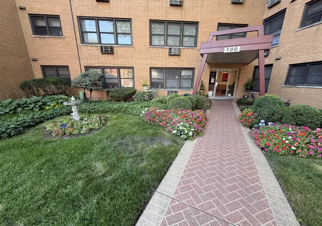 Photo 2 of Condo for sale at 500 Washington Blvd #102, Oak Park, IL 60302 | MLS# 12752789 | Listing updated on 2026-09-29