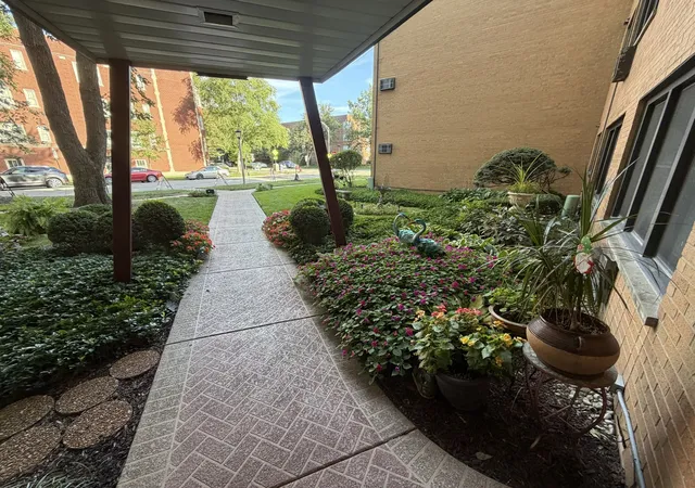 Listing Photo 3 - Condo for sale in building located at 500 Washington Blvd, Oak Park, IL 60302 - Unit #102