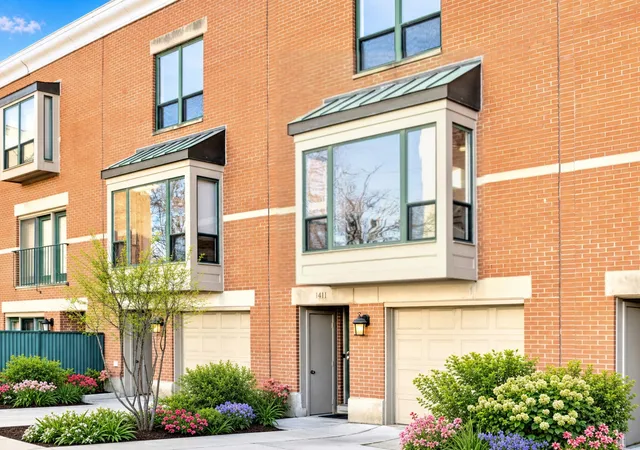 Photo 2 of Townhouse for sale at 1411 W Harrison St, Chicago, IL 60607 | MLS# 12752791 | Listing updated on 2026-09-14