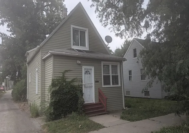 Photo 2 of Single family home for sale at 815 W 122nd Street, Chicago, IL 60643 | MLS# 12752797 | Listing updated on 2026-09-15