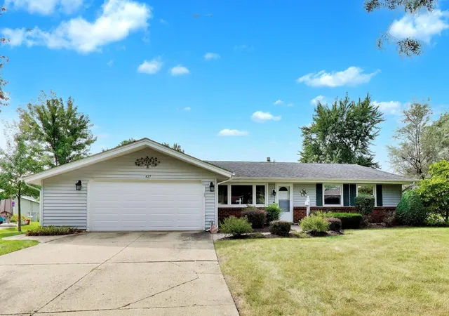 Photo 2 of Single family home for sale at 427 Kent Ct, Schaumburg, IL 60193 | MLS# 12752808 | Listing updated on 2026-09-23